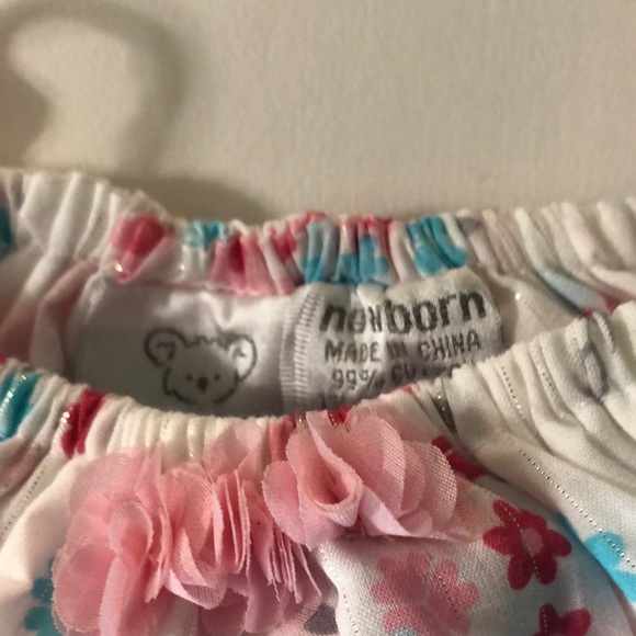 Pretty one piece with ruffles - Picture 3 of 3